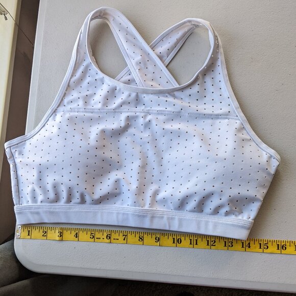 Buffbunny sports bra with crisscross back and removeable cups - Picture 6 of 8